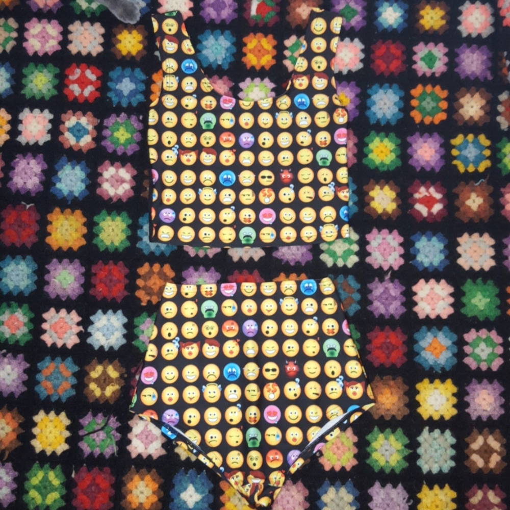 NWOT 2 pc set emoji & lace crop tank/ Siren shorts